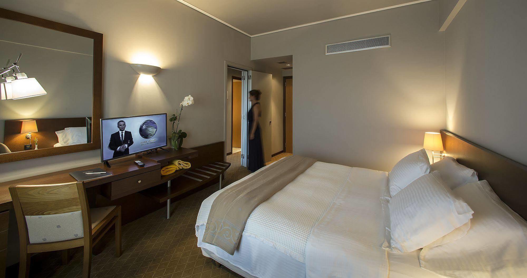 Dekelia Hotel Athén Kültér fotó